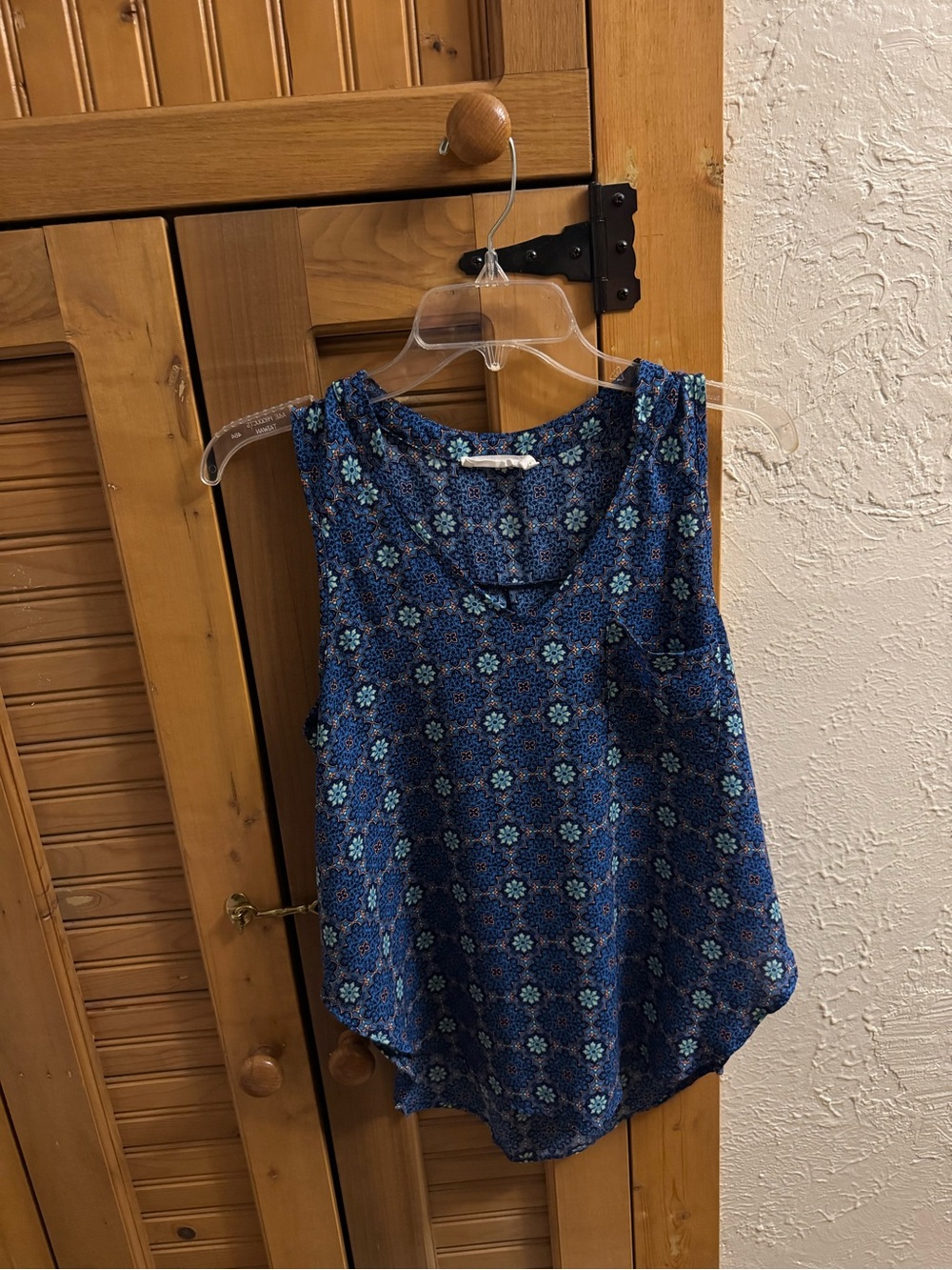 Women’s Lush Sleeveless Blue Geometric Pattern Tank Top